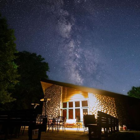 Whitetail Lodge Saint Germain Екстер'єр фото