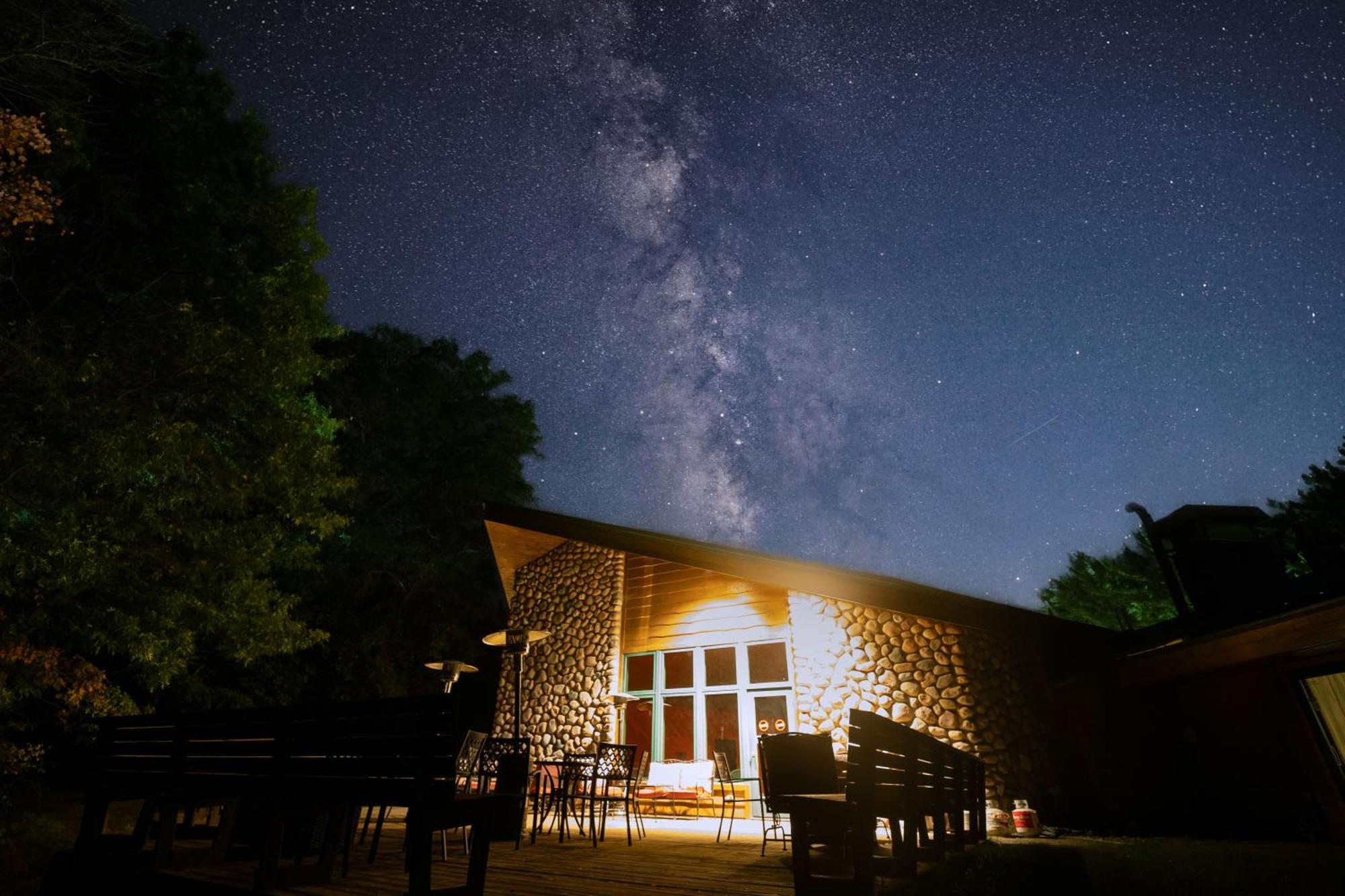 Whitetail Lodge Saint Germain Екстер'єр фото
