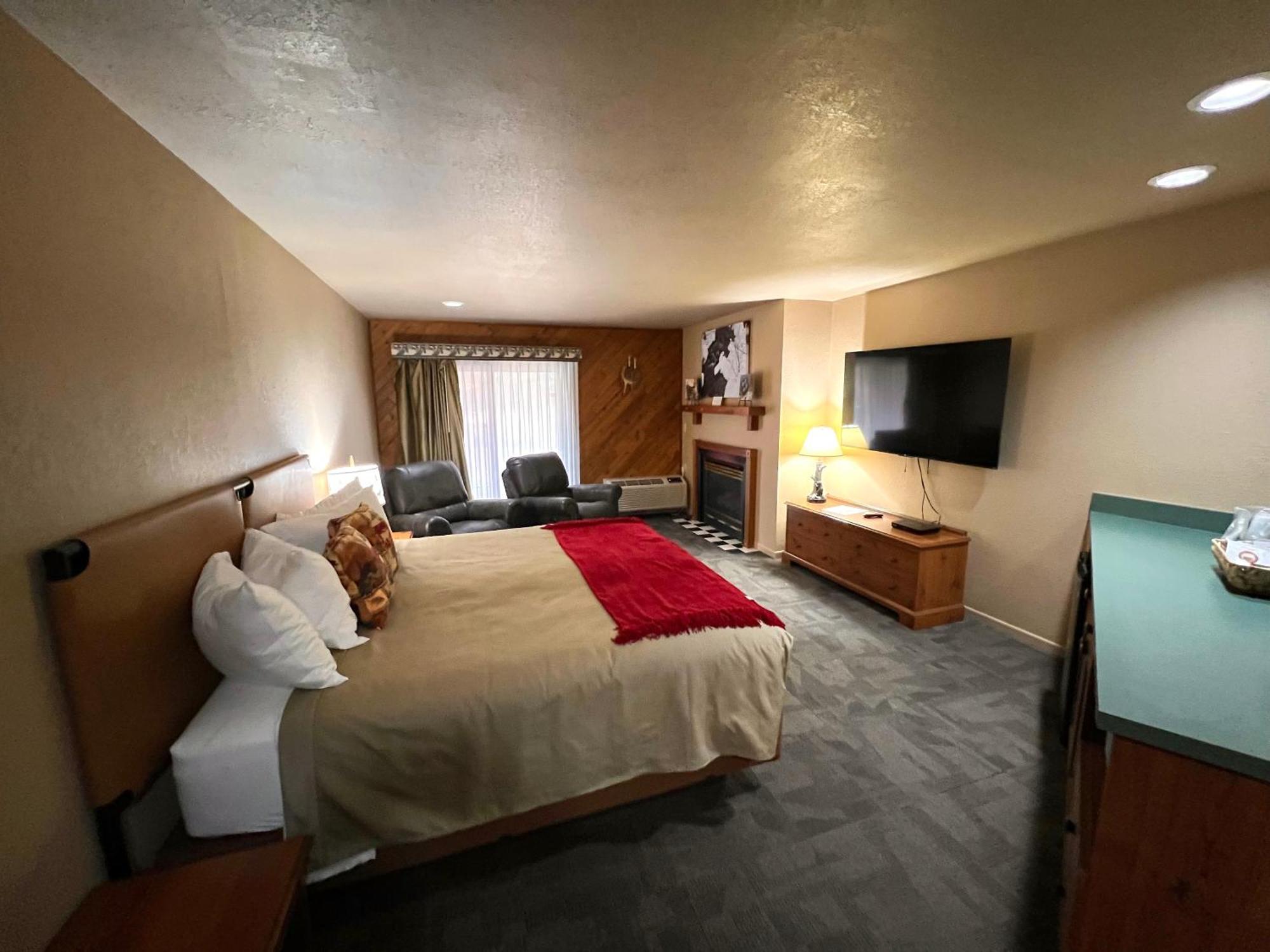 Whitetail Lodge Saint Germain Екстер'єр фото