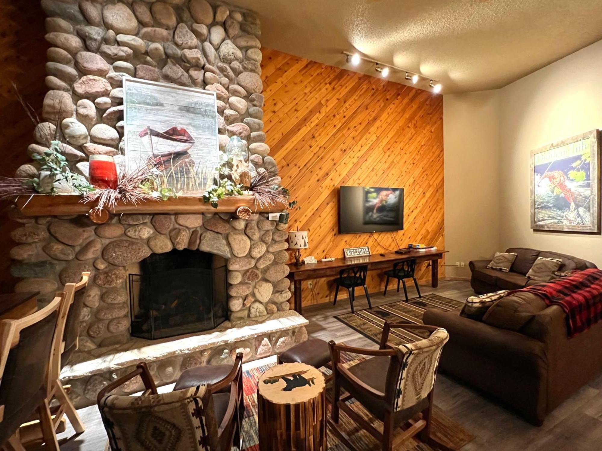 Whitetail Lodge Saint Germain Екстер'єр фото