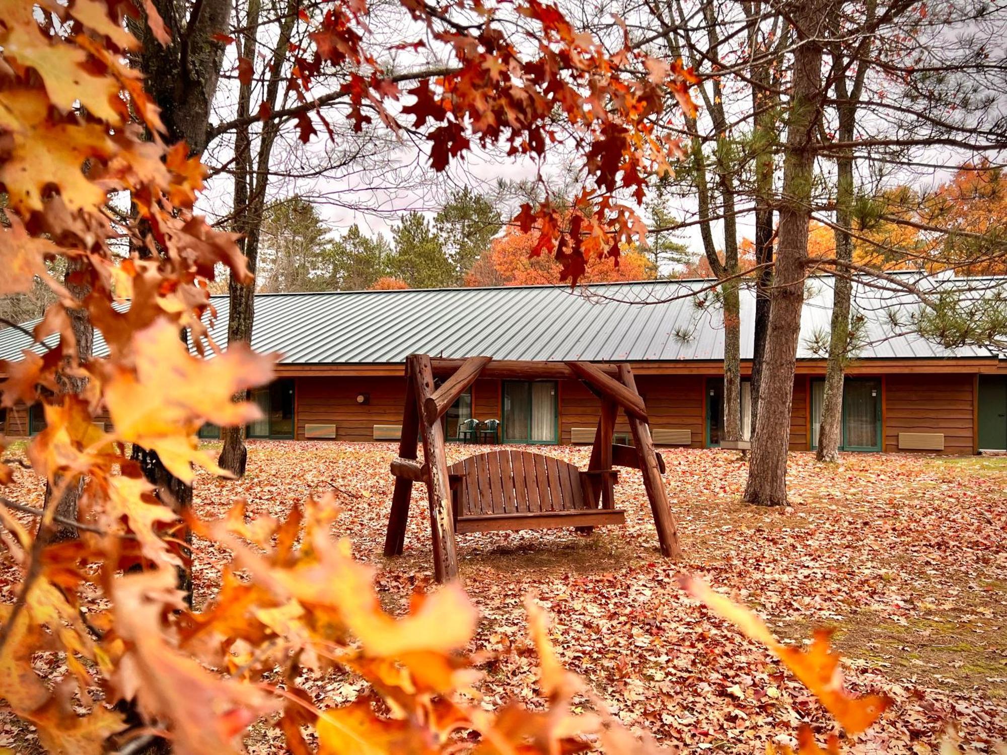 Whitetail Lodge Saint Germain Екстер'єр фото